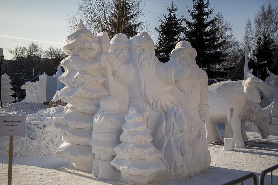 Фото Белые великаны: в Новосибирске назвали победителя фестиваля снежных скульптур 4